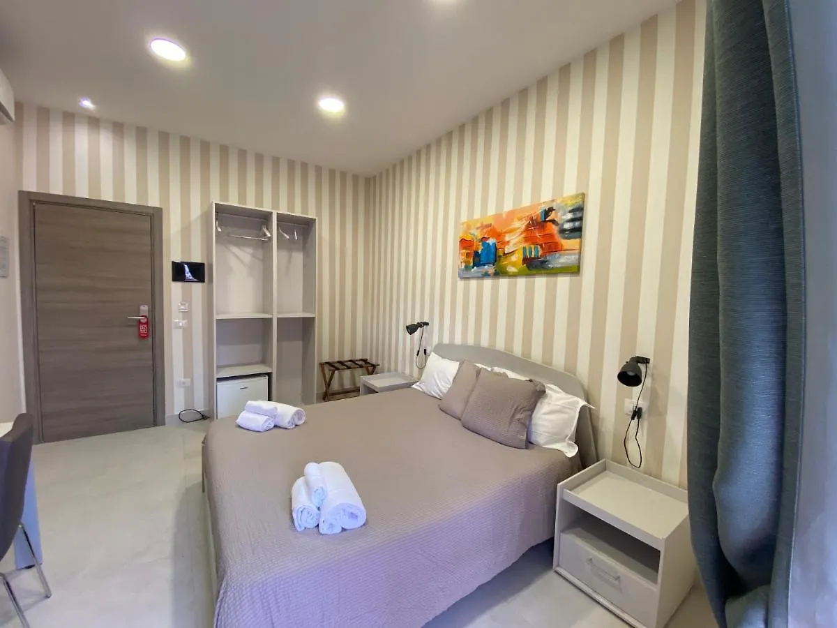 2Naples Rooms 0*, Napoli Italia
