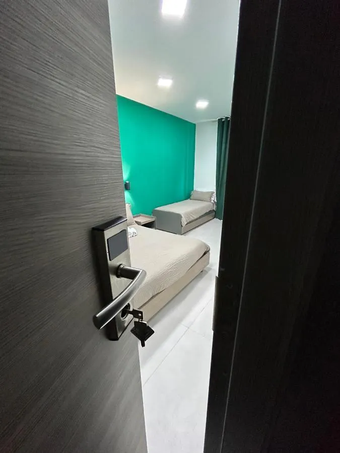 2Naples Rooms 0*, Napoli Italia