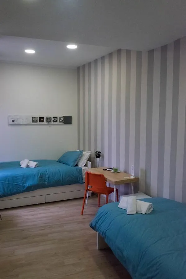 2Naples Rooms 0*, Napoli Italia